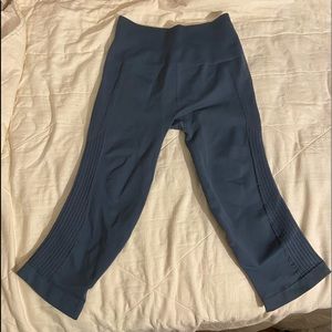 Lululemon Blue Knit Crop Size 6